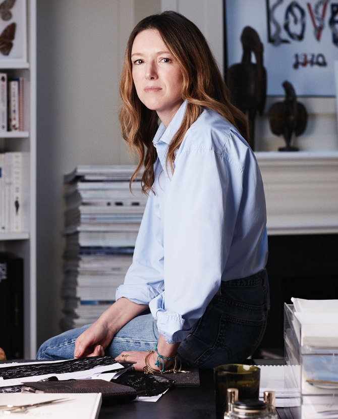 Clare Waight Keller deixa a direção criativa da Givenchy